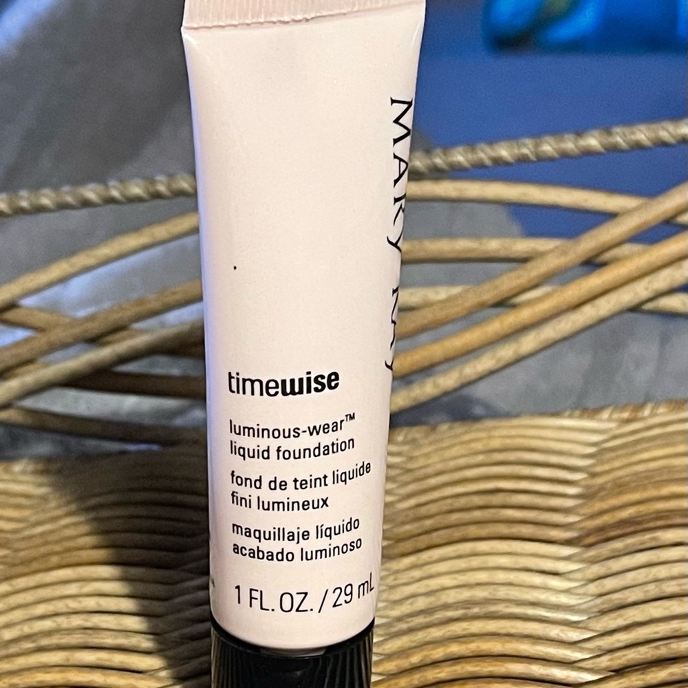 MK Luminous liquid foundation | Ivory 3, Ivory 4